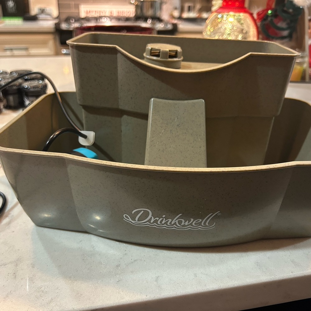 Drinkwell Petsafe multi tier Water Fountain cats dogs + 7 filters